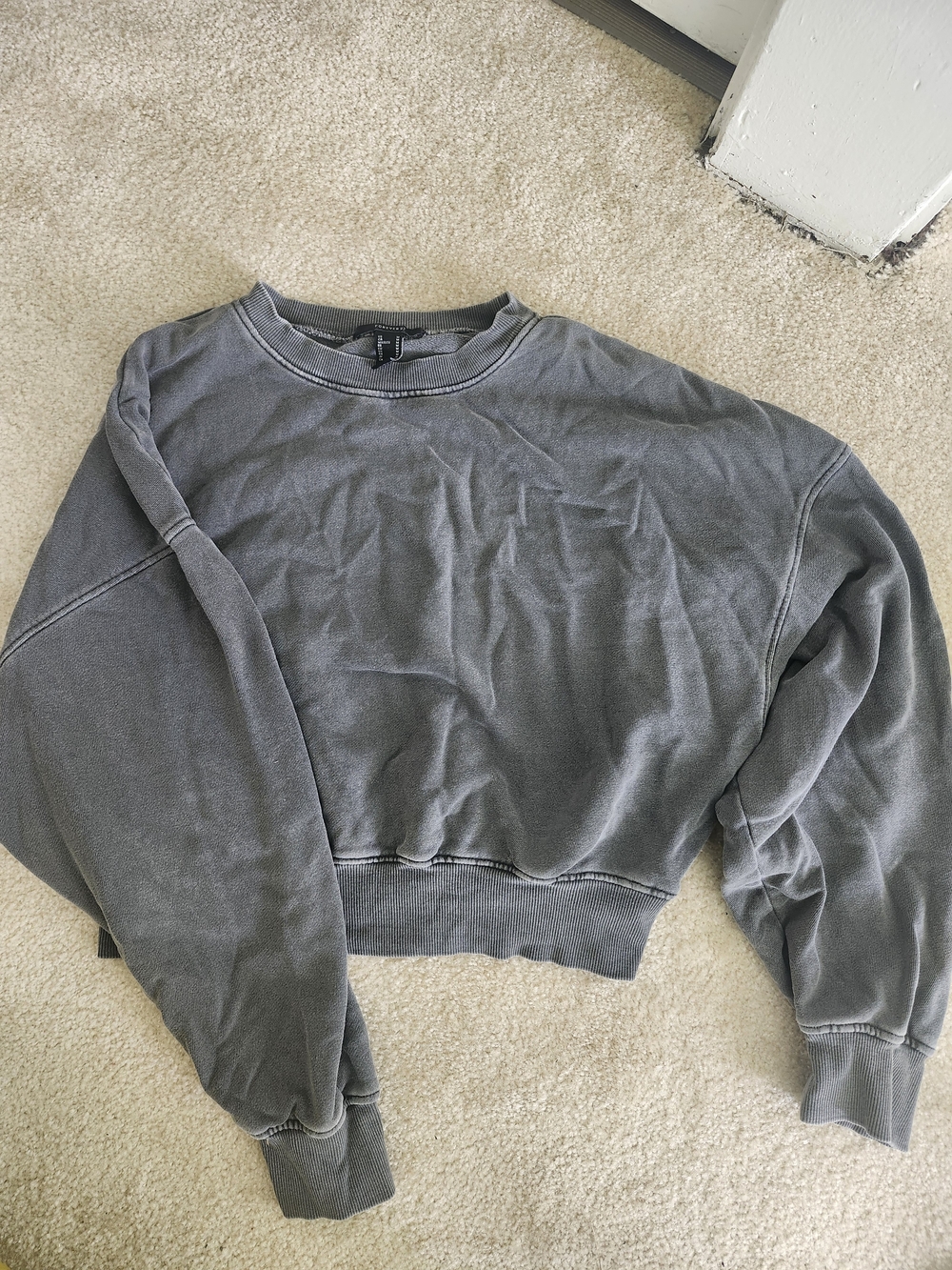Forever 21 Washed Charcoal Crewneck Crop Sweatshirt